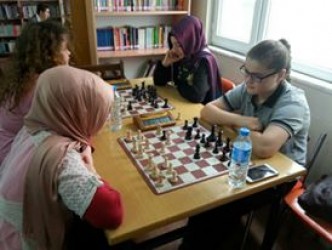 LİSELER ARASI SATRANÇ TURNUVASINDA BİRİNCİ OLDULAR