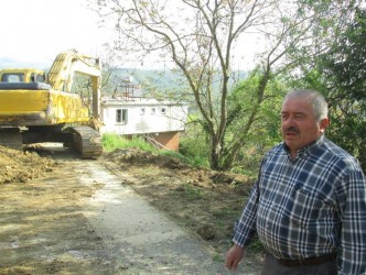ÇAY KÖYÜNDE YOLLAR GENİŞLETİLİYOR