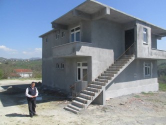 KENDİSİNDEN SONRA GELECEK GÖREVLİ İÇİN LOJMAN YAPTIRIYOR