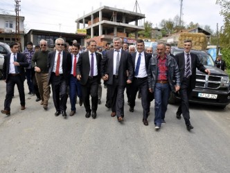 AK PARTİ KAPTAŞ PAZARINI ZİYARET ETTİ
