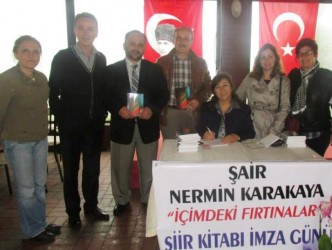 EV HANIMI ŞİİR KİTABI ÇIKARDI
