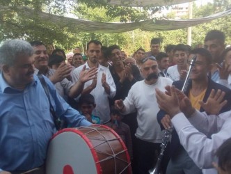 SARIKADI KÖYÜ ÇATUROĞLU’NU BAĞRINA BASTI