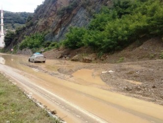 ALAPLI EREĞLİ YOLUNDA HEYELAN