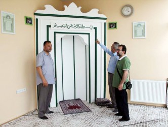 YURT MESCİDİNE MİHRAP YAPTIRDILAR