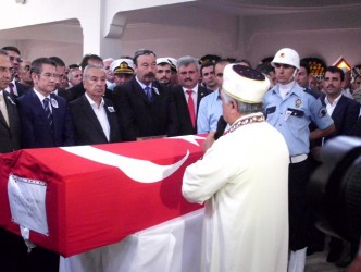 ÇATUROĞLU’NDAN ŞEHİT POLİSE SON GÖREV