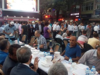 BELEDİYE İFTARINDA İZDİHAM YAŞANDI