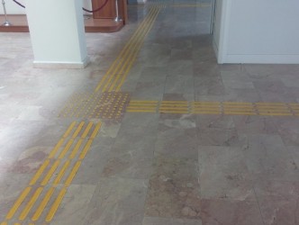 HÜKÜMET KONAĞINDA GÖRME ENGELLİLERE YOL