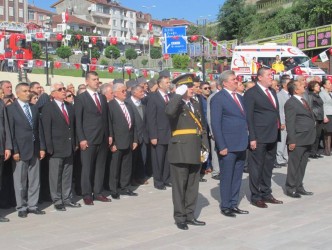 ATATÜRK ANITINA ÇELENK KONULDU