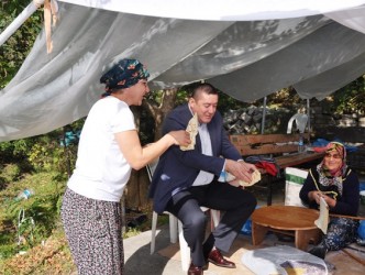 BAŞKANA GÖZLEME İKRAM ETTİLER