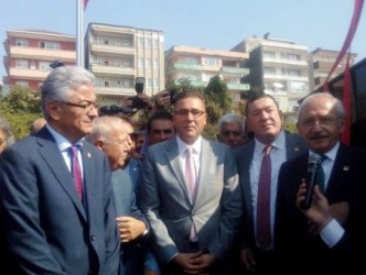 KILIÇDAROĞLU ALAPLI’DA ATATÜRK HEYKELİ AÇTI