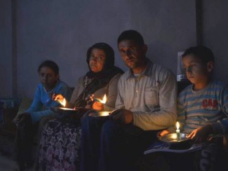 BİR AYDIR KARANLIKTA YAŞIYORLAR