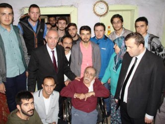 ÖĞRENCİLER TEKERLEKLİ SANDALYE HEDİYE ETTİLER