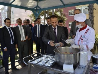 ALAPLI DEVLET HASTANESİ BAŞHEKİMİ AŞURE DAĞITTI