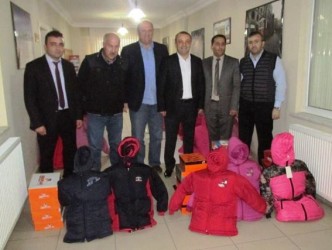 ALAPLI TSO  ÖĞRENCİLERE  GİYECEK YARDIMINDA BULUNDU