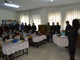 ÖĞRENCİLER KARNELERİNİ ALDILAR