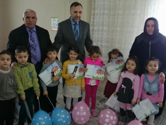 4-6 YAŞ GRUBU KURAN KURSU ÖĞRENCİLERİ KARNELERİNİ ALDI
