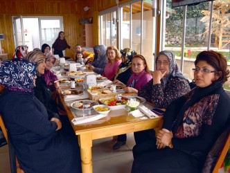 MALİYE ÇALIŞANLARI  EŞLERİ YEMEKTE BULUŞTU