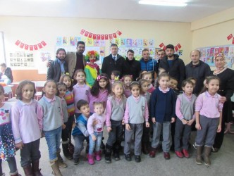 MİNİK ÖĞRENCİLERE SÜPRİZ KARNE GÜNÜ