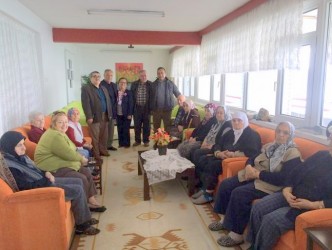 MUHTARLAR HUZUREVİNDEKİ YAŞLLARI ZİYARET ETTİ