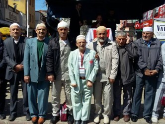 VAKIF TUR İLE 50 KİŞİ UMREYE GİTTİ