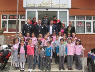 MİNİK ÖĞRENCİLERDEN POLİSE ZİYARET