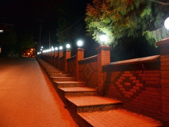 CADDE VE SOKAKLAR AYDINLATILIYOR