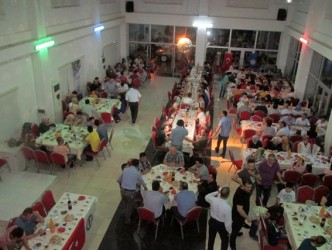 ALAPLI EĞİTİM BİR SEN ÜYELERİNE İFTAR VERİLDİ