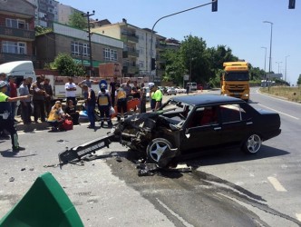 ALAPLI GİRİŞİNDE KAZA 3 YARALI