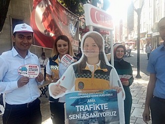 AMBULANSA YOL VERİYORUM HAYAT KURTARIYORUM