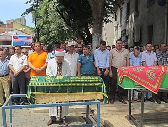 ANNE  İLE OĞLU YANYANA DEFİN EDİLDİ