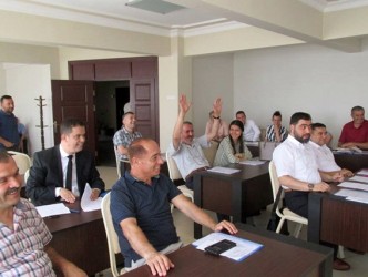 AK PARTİLİ MECLİS ÜYELERİ KOVULDU MU?