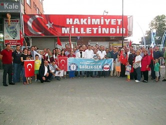 SAĞLIK ÇALIŞANLARI DARBE GİRİŞİMİNİ PROTESTO ETTİ