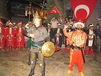 BU MEYDANLARDA NEDEN YOKSUNUZ?