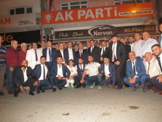 AK PARTİ İLÇE BAŞKANLIĞINDA BAYRAMLAŞMA