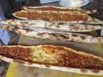 DERE ALABALIK PİDE ÇEŞİTLERİ İLE DEVAM EDİYOR