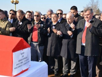 ŞEHİDİMİZİ BİNLERCE KİŞİ UĞURLADI