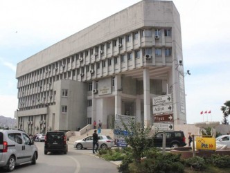 VALİLİK BİNASINDAKİ OTOPARK KAPATILDI