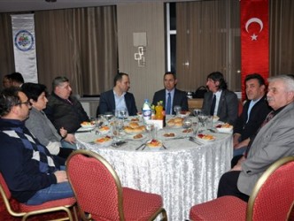 GAZETECİLER BAŞKAN UYSAL İLE BULUŞTU