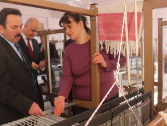 İLK ÇEKMEN BEZİ TEZGAHTAN ÇIKTI