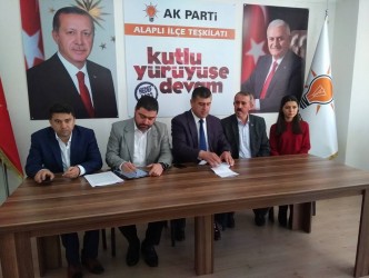 BELEDİYE MECLİS ÜYELERİ BASIN TOPLANTISI DÜZENLEDİ