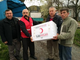 KIZILAYDAN EVİ YANAN AİLEYE YARDIM
