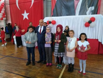 YAĞMURA RAĞMEN COŞKULU 23 NİSAN KUTLAMASI