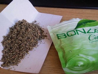 İKİ GENCİN ÜZERİNDE BONZAİ ELE GEÇİRDİLER