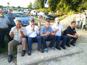 ARİFE GÜNÜ MEZARLIKTA DUA