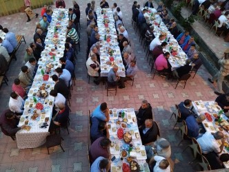 ÇAMLIBEL KÖYÜNDE TOPLU İFTAR YEMEĞİ