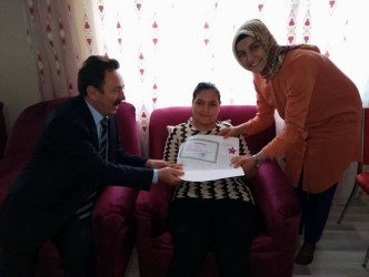 MELİHA KARNESİNİ EVİNDE ALDI