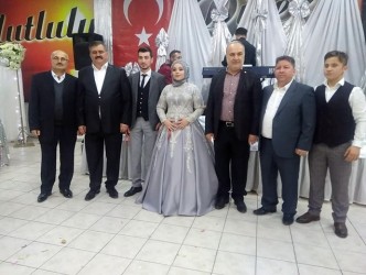 NİŞAN YÜZÜKLERİNİ  TAKTI