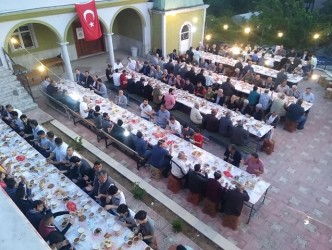 ÇAMLIBEL KÖYÜ TOPLU İFTAR YEMEĞİ VERDİ