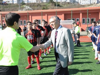 Başkan Çimenoğlu, okullar arası futbol turnuvasını izledi